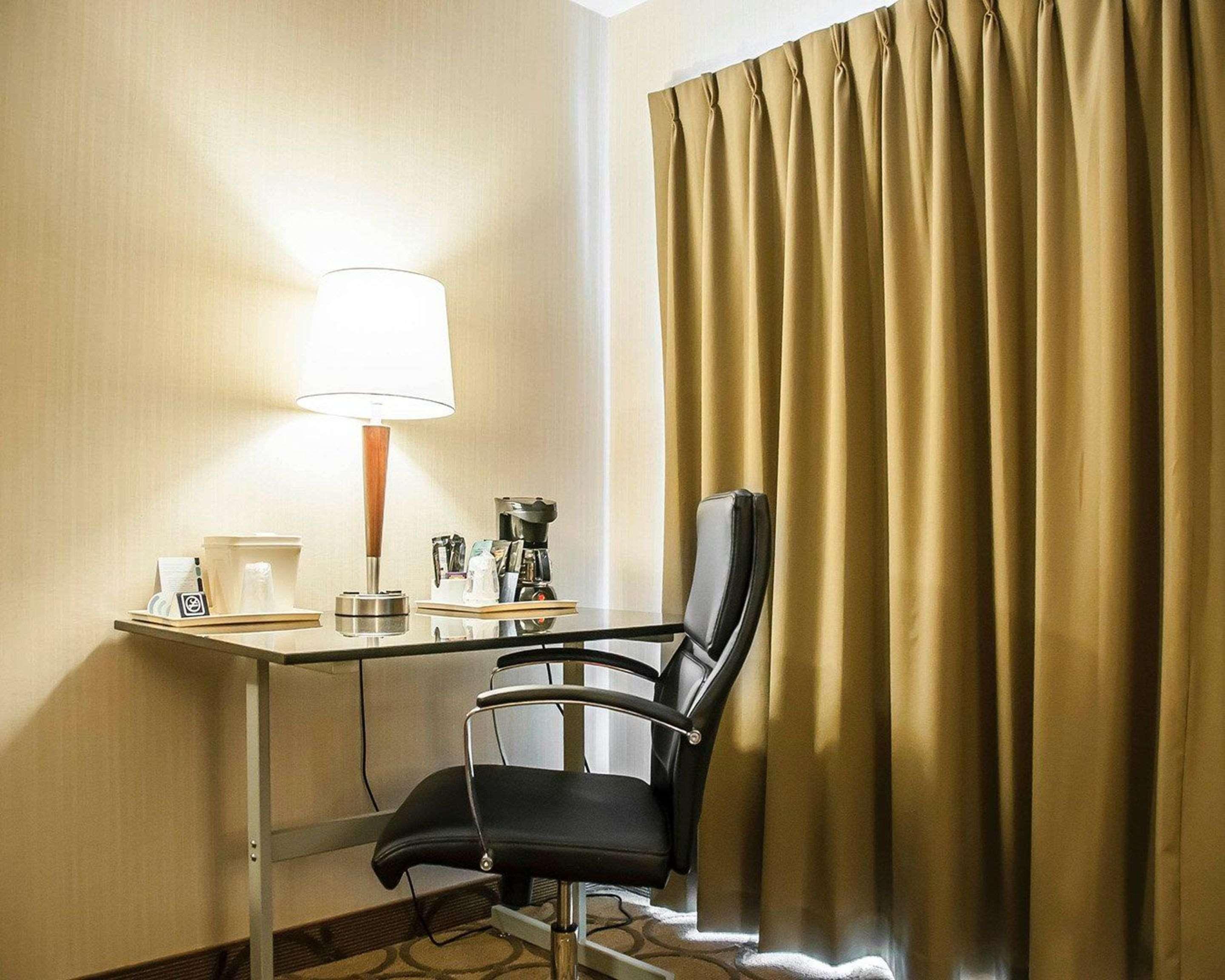 Comfort Inn Laval Eksteriør billede